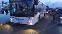 Кроссовер, седан и три пассажирских автобуса столкнулись в Южно-Сахалинске, Фото: 4