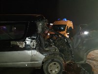 Мужчина пострадал при столкновении микроавтобуса и грузовика на въезде в Корсаков, Фото: 3