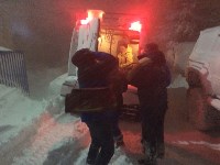 Сахалинские спасатели помогли доставить в больницу роженицу , Фото: 9