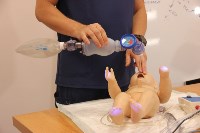 Сахалинские медики учатся выхаживать новорожденных с патологиями при помощи роботов-симуляторов, Фото: 1