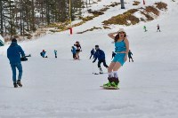 Полсотни сахалинцев разделись, чтобы спуститься на лыжах и сноубордах с «Горного воздуха», Фото: 39