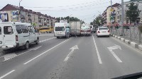 Три автомобиля "притерлись" на проспекте Мира в Южно-Сахалинске, Фото: 4
