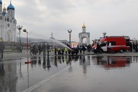 Посидеть в салоне пожарного автомобиля и пострелять водой из шланга смогли южносахалинцы, Фото: 5