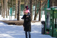 «Мама, я надел шапку!»: молодежь Сахалина прошлась по городу с поздравлениями, Фото: 4