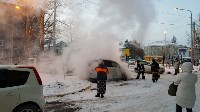 Toyota Nadia загорелась в Южно-Сахалинске, Фото: 2