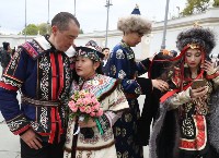Сахалинские пары приняли участие в самой массовой церемонии бракосочетания в России, Фото: 3