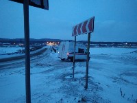 В районе протоки Красноармейской поставили автомобиль с предупреждающим баннером, Фото: 6
