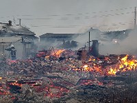 Пострадавшим при пожаре в Озерском семьям выплатят по 50 тысяч рублей, Фото: 3