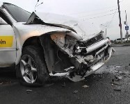 Автомобиль такси и внедорожник столкнулись в Южно-Сахалинске, Фото: 9