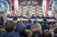 За автографами к хоккеистам «Сахалина» выстроилась очередь в 150 человек, Фото: 61