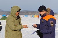 Сахалинским рыбакам-любителям напомнили правила поведения на льду , Фото: 5