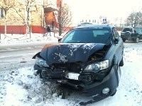 Две иномарки столкнулись утром 29 января в Корсакове, Фото: 1
