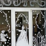 Сахалинцы в честь Нового года изобразили на окнах целые истории, Фото: 3