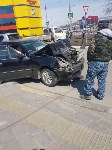 Toyota Crown врезалась в грузовик в Южно-Сахалинске, Фото: 2