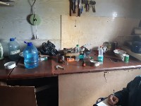 Один из гаражей в Южно-Сахалинске оказался наркопритоном, Фото: 1