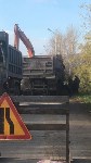 Грузовик снес перила моста и фонарный столб в Александровске-Сахалинском, Фото: 3
