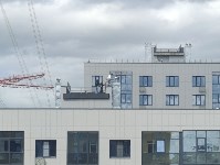 Дети играют на крыше многоэтажки в Южно-Сахалинске, Фото: 1