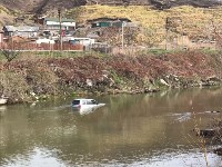 Subaru Forester утонул в реке Казачке в Невельске, Фото: 2