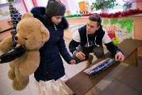 Хоккеисты «Сахалина» подарили подарки воспитанникам троицкого детского дома, Фото: 44