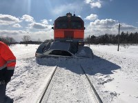Поезд и седан столкнулись на Сахалине, Фото: 2