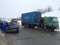 Легковушка и большегрузный автомобиль столкнулись в районе Чапланово, Фото: 1