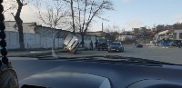 При столкновении легковушки и микроавтобуса в Корсакове пострадал человек, Фото: 1