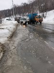 Жутки гололёд: четыре грузовика заблокировали проезд в районе Огоньков, Фото: 1
