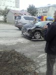 Пьяный водитель легковушки врезался в грузовик в Южно-Сахалинске, Фото: 5