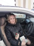 Инспекторы ДПС подарили сахалинкам цветы в честь 8 Марта, Фото: 2