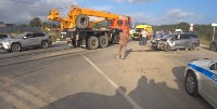 Водитель универсала пострадал при столкновении с автокраном в Новотроицком, Фото: 1