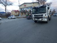 Очевидцев столкновения бетономешалки и седана ищут в Южно-Сахалинске, Фото: 3