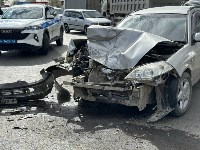 Универсал и внедорожник жёстко столкнулись в Южно-Сахалинске, Фото: 6