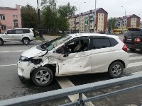 Автомобиль медслужбы врезался в Honda Fit в Южно-Сахалинске, пострадала женщина, Фото: 1