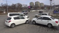 Девушка пострадала при столкновении трех автомобилей в Южно-Сахалинске, Фото: 2