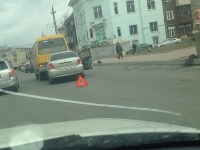 Легковой автомобиль врезался в маршрутку в Холмске, Фото: 3