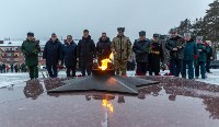 Сахалинцы в День защитника Отечества возложили цветы к Вечному огню, Фото: 6