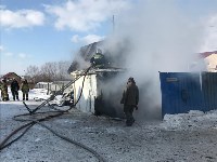 Частный жилой дом горит на окраине Южно-Сахалинска, Фото: 3
