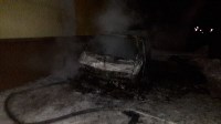 Микроавтобус дотла сгорел в Холмске, Фото: 2