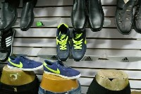 Одежду и обувь изъяли в одной из торговых точек Корсакова, Фото: 5