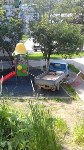 В Корсакове грузовик без водителя протаранил детскую площадку, Фото: 4