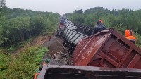 Грузовой поезд сошел с рельс на Сахалине из-за размыва железной дороги, Фото: 4