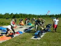Первые прыжки с парашютом для юных десантников., Фото: 2