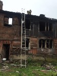 Расселенный дом горел в Холмском районе, Фото: 3
