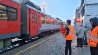 Пассажирок одарили цветами на вокзале в Южно-Сахалинске, Фото: 3