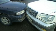 Две "Тойоты" столкнулись на перекрестке в Южно-Сахалинске, Фото: 9