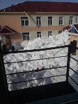 Снежная лавина сошла во двор детского сада в Соколе, Фото: 13