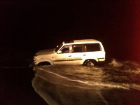 С побережья на Итурупе во время прилива спасатели эвакуировали двоих пострадавших, Фото: 2
