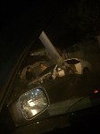 Иномарка врезалась в опору уличного освещения в Южно-Сахалинске, Фото: 1