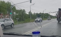 Электрический кабель провис над дорогой в Южно-Сахалинске, Фото: 1