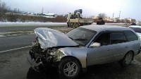 Toyota Corolla и кран-балка столкнулись в Южно-Сахалинске, Фото: 1
